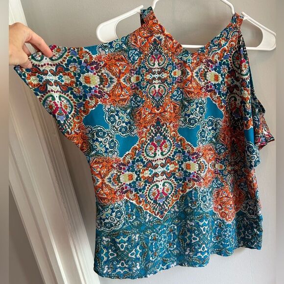Vibrant Women's Cold Shoulder Cutout Top - Picture 5 of 5